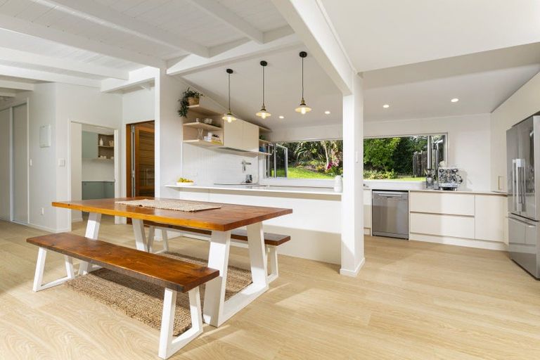 Photo of property in 5 Ngatira Road, Muriwai, Waimauku, 0881