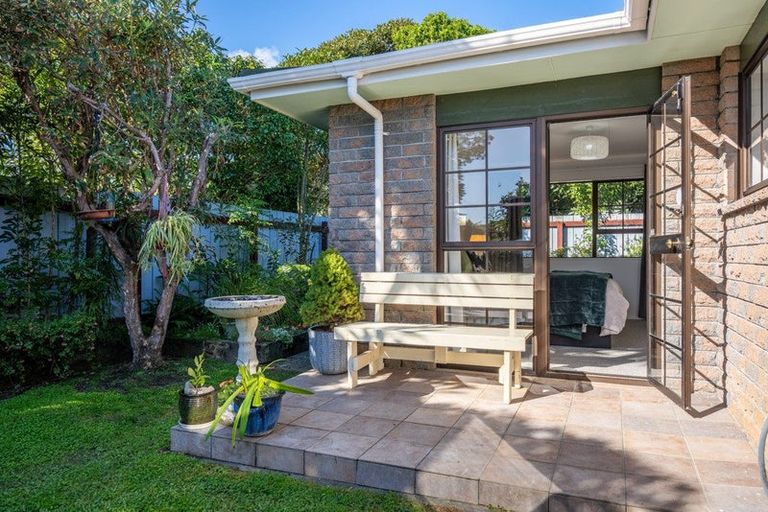 Photo of property in 56a Rewarewa Crescent, Waikanae, 5036