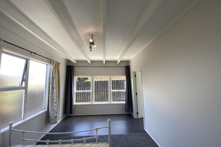 Photo of property in 9 Bond Crescent, Forrest Hill, Auckland, 0620