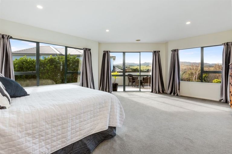 Photo of property in 22 Lanyon Place, Whitby, Porirua, 5024
