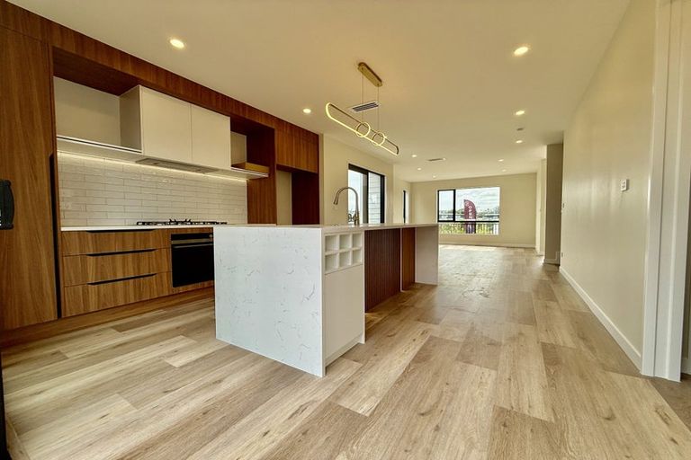 Photo of property in 140 Vintry Drive, Kumeu, 0810