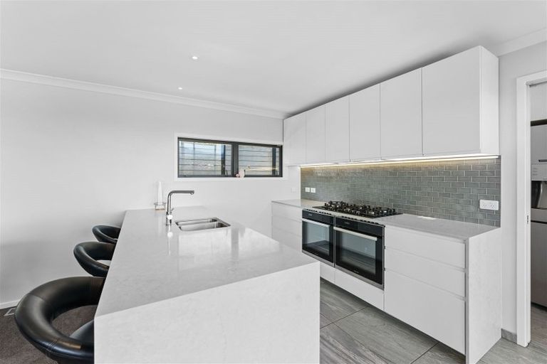 Photo of property in 95 Kakariki Grove, Waikanae, 5036