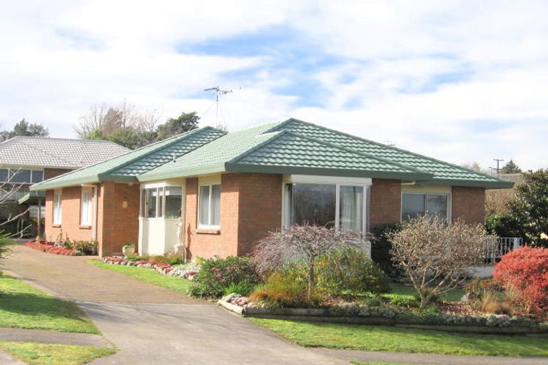 Photo of property in 6 Hollinger Place, Nawton, Hamilton, 3200