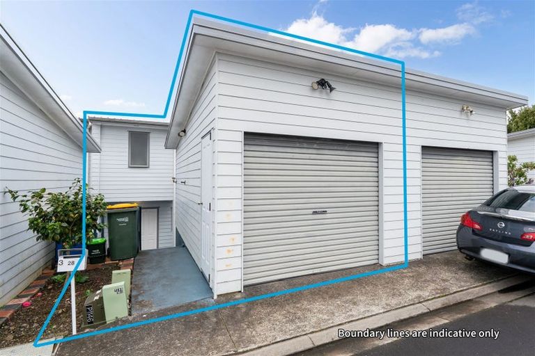 Photo of property in 28/3 Hulme Place, Henderson, Auckland, 0612