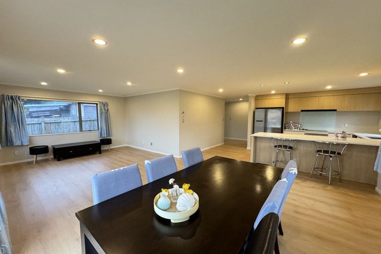 Photo of property in 37 Clover Drive, Henderson, Auckland, 0610