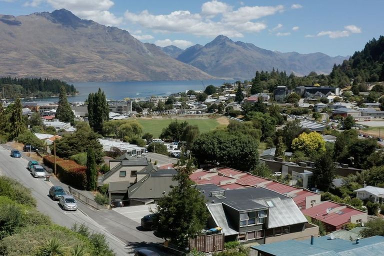 Photo of property in 108 Hallenstein Street, Queenstown, 9300