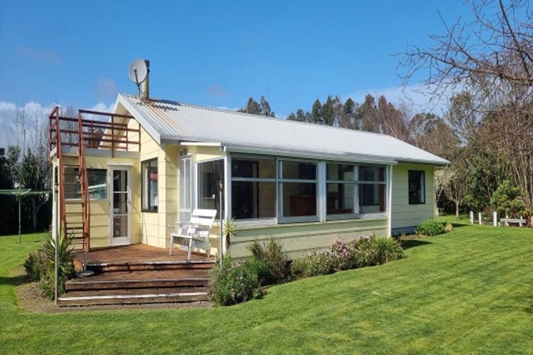 Photo of property in 218 Hokio Beach Road, Levin, 5571