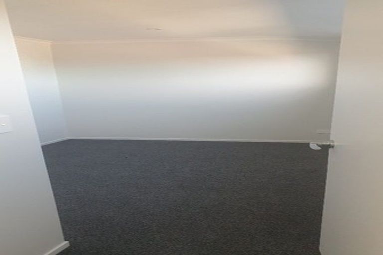 Photo of property in 7/5 Peachgrove Road, Te Atatu Peninsula, Auckland, 0610