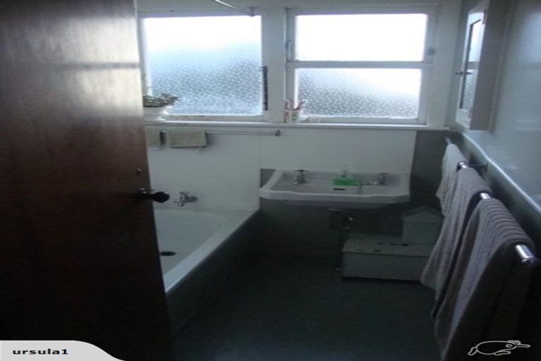 Photo of property in 76- 78 Sievers Grove, Cannons Creek, Porirua, 5024