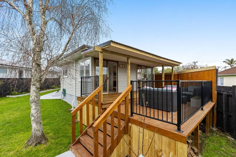 Photo of property in 1/222 Beach Haven Road, Beach Haven, Auckland, 0626