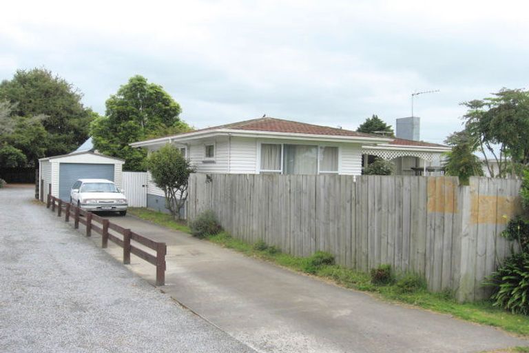 Photo of property in 1/100 Beach Road, Pahurehure, Papakura, 2113