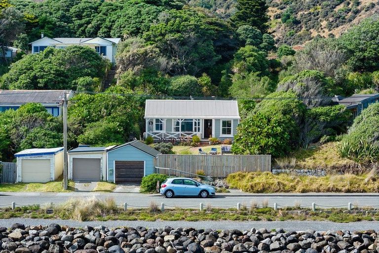 Photo of property in 34 The Parade, Paekakariki, 5034