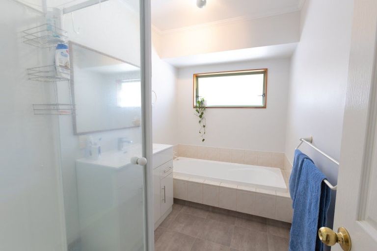 Photo of property in 3 Montague Way, Taradale, Napier, 4112