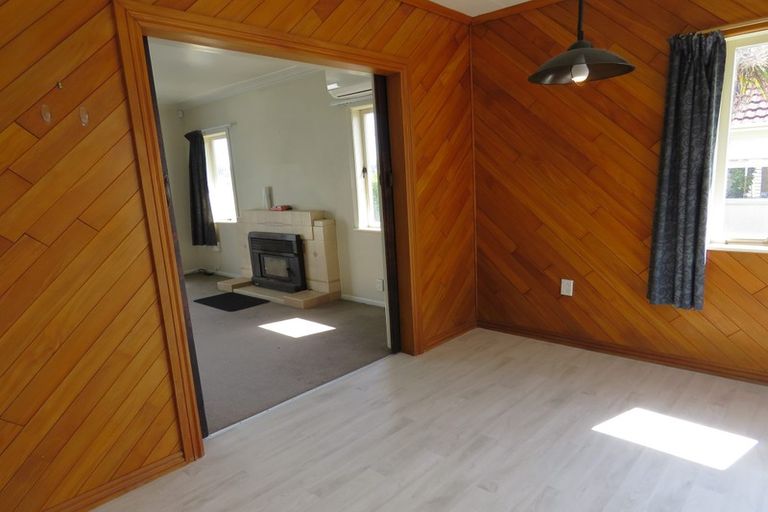 Photo of property in 21 Savoy Road, Glen Eden, Auckland, 0602