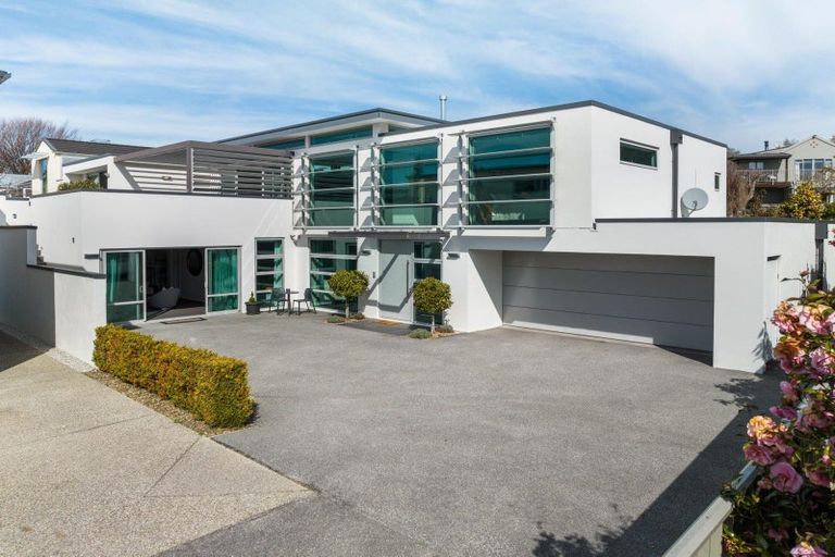 Photo of property in 15 Faulks Terrace, Wanaka, 9305