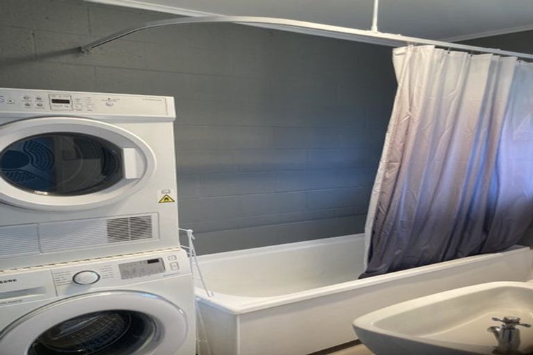 Photo of property in 3 Thurleigh Grove, Karori, Wellington, 6012