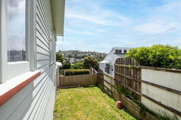 Photo of property in 13 Retter Street, Paparangi, Wellington, 6037