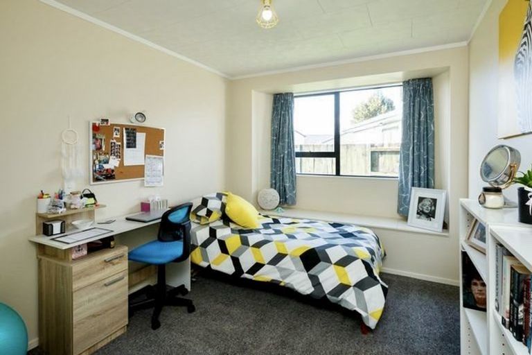 Photo of property in 96 Hillcrest Drive, Kelvin Grove, Palmerston North, 4414