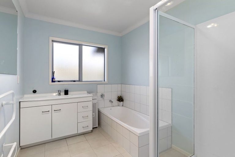 Photo of property in 20 Ronald Scott Grove, Riverstone Terraces, Upper Hutt, 5018