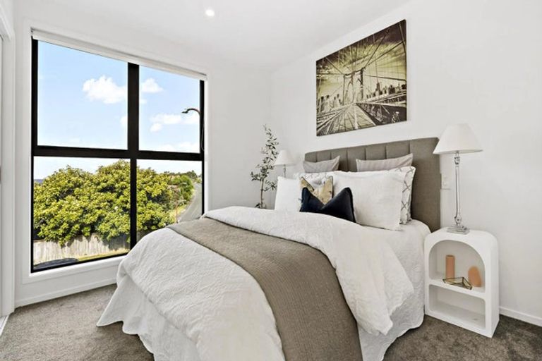 Photo of property in 2/2 Jadewynn Drive, Massey, Auckland, 0614