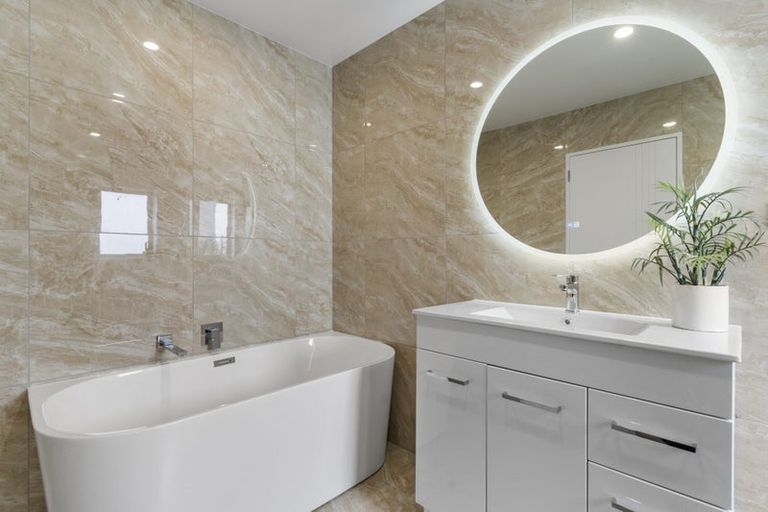 Photo of property in 3/68 Smythe Road, Henderson, Auckland, 0612