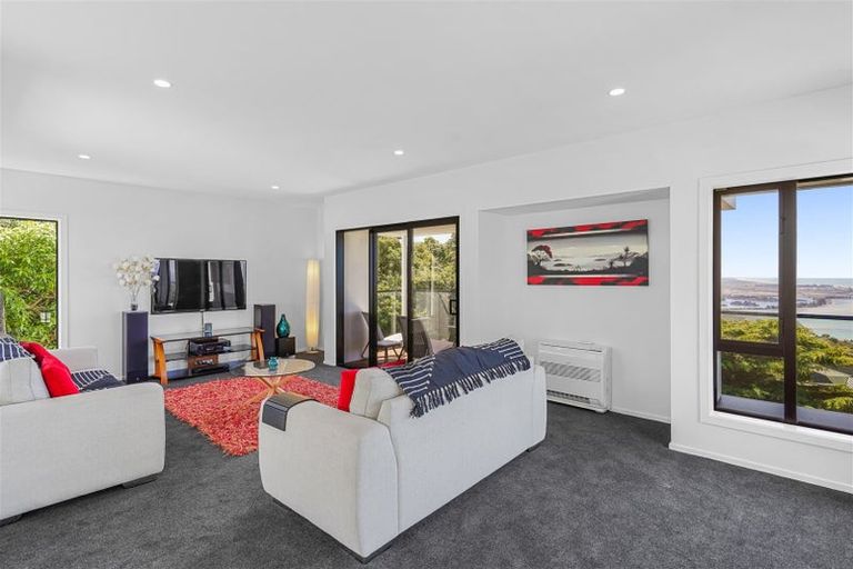 Photo of property in 2/11 Belleview Terrace, Mount Pleasant, Christchurch, 8081