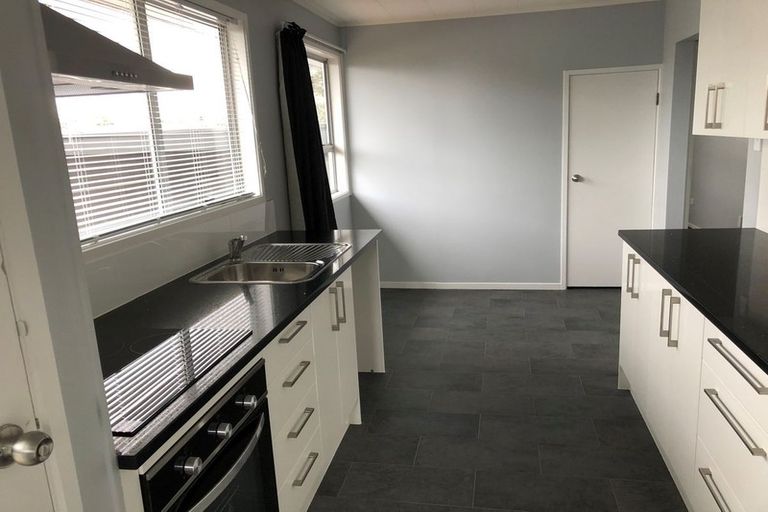 Photo of property in 2/37 John Walker Drive, Manurewa, Auckland, 2102