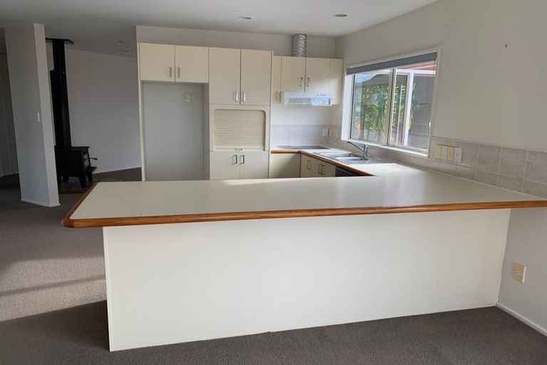 Photo of property in 5 St Thomas More Lane, Glenfield, Auckland, 0629