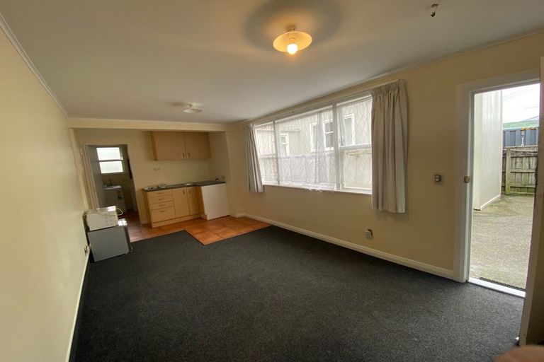 Photo of property in 140 Tasman Street, Mount Cook, Wellington, 6021