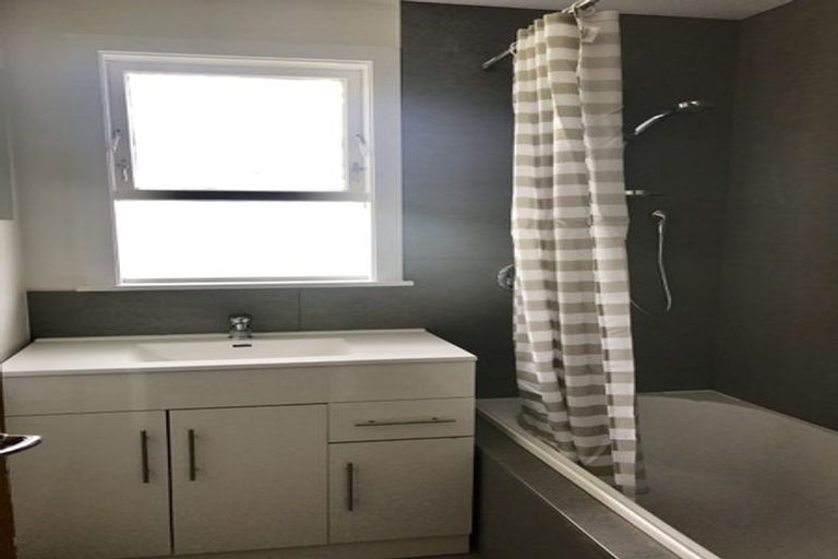 Photo of property in 54 Forest Hill Road, Henderson, Auckland, 0612