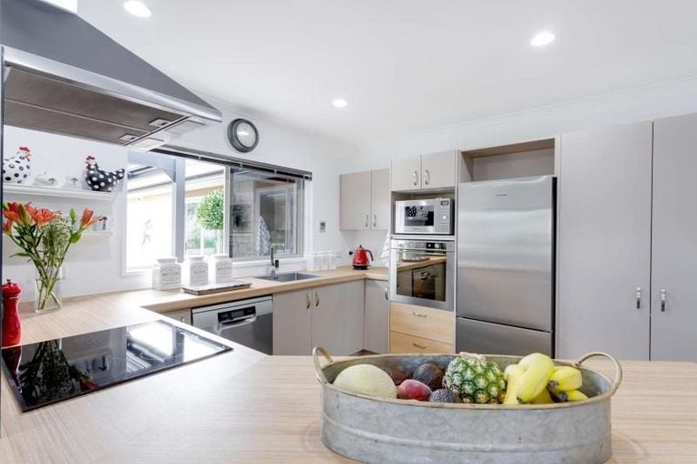 Photo of property in 18 Mcewen Crescent, Riverstone Terraces, Upper Hutt, 5018