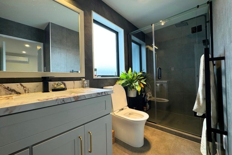 Photo of property in 10 Mahinga Place, Massey, Auckland, 0614