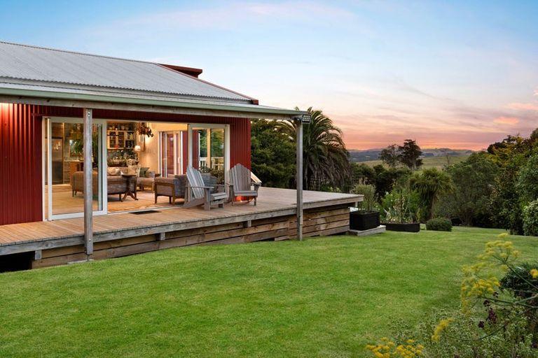 Photo of property in 236 Kiwitahi Road, Helensville, 0875