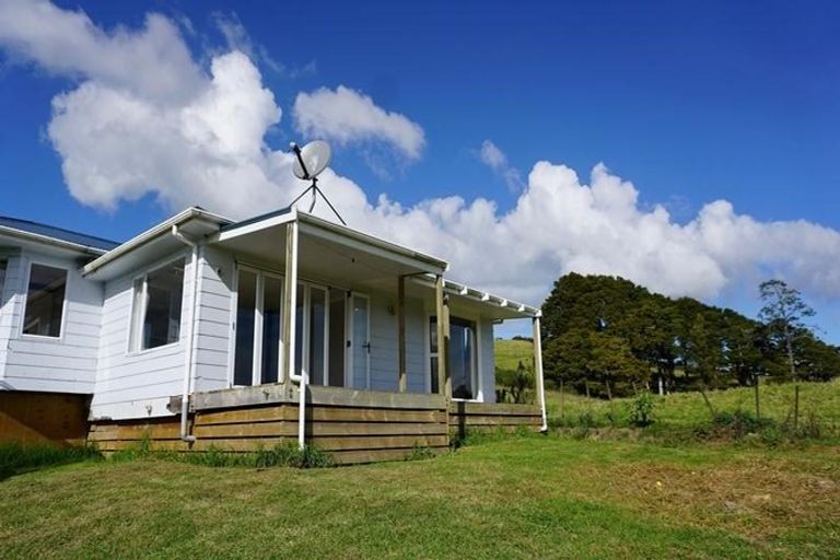 Photo of property in 102 Settlement Road, Kaiwaka, 0573
