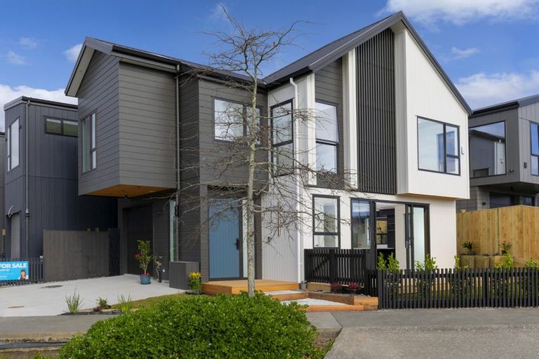 Photo of property in 102 Te Oneroa Way, Long Bay, Auckland, 0630