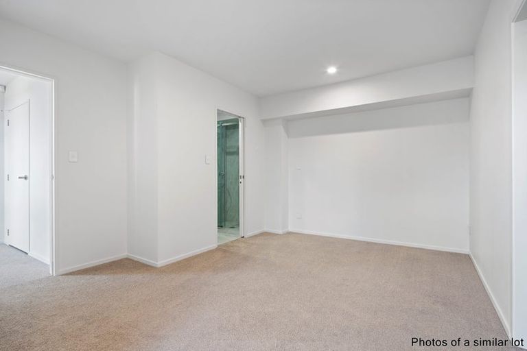 Photo of property in 5/10 Vinifera Place, Fairview Heights, Auckland, 0632