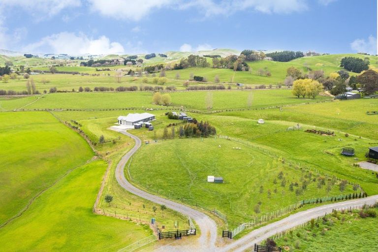 Photo of property in 52 Highlands Drive, Waipawa, 4210