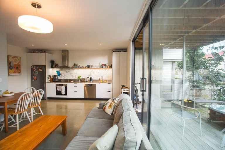 Photo of property in 122 Owen Street, Newtown, Wellington, 6021