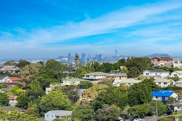 Photo of property in 2/87 Sunset Road, Totara Vale, Auckland, 0632