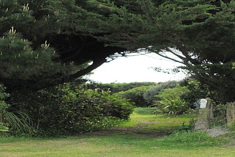 Photo of property in 53 Manga-pirau Street, Waikawa Beach, Manakau, 5573