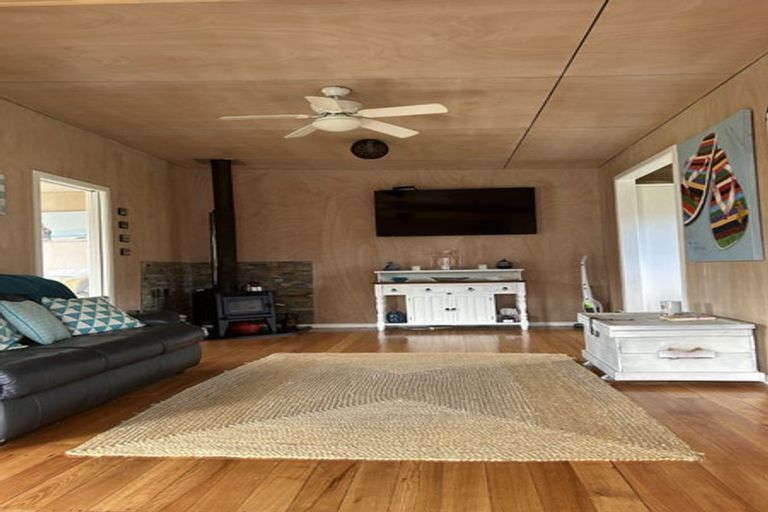 Photo of property in 20 Hills Road, Tongaporutu, Urenui, 4378