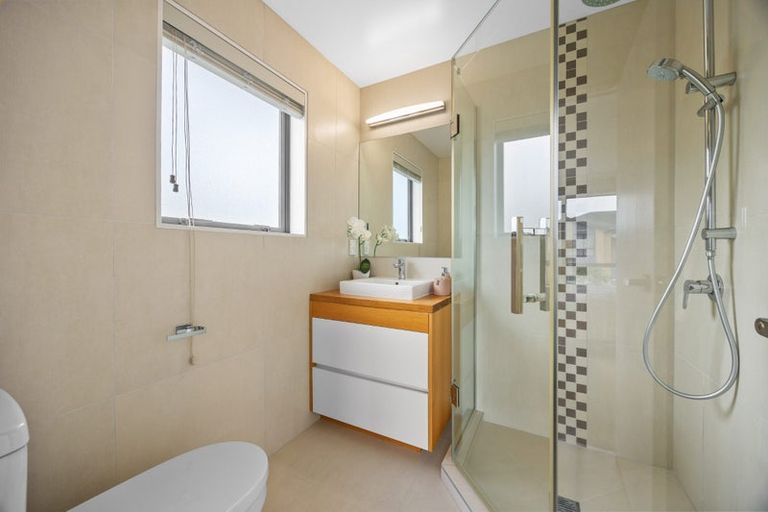 Photo of property in 1 Creggan Crescent, Flat Bush, Auckland, 2019