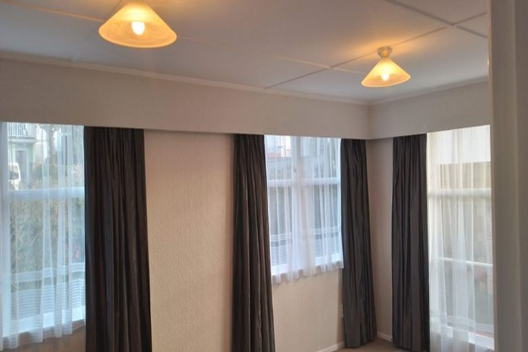 Photo of property in 7 Terrance Grove, Paparangi, Wellington, 6037