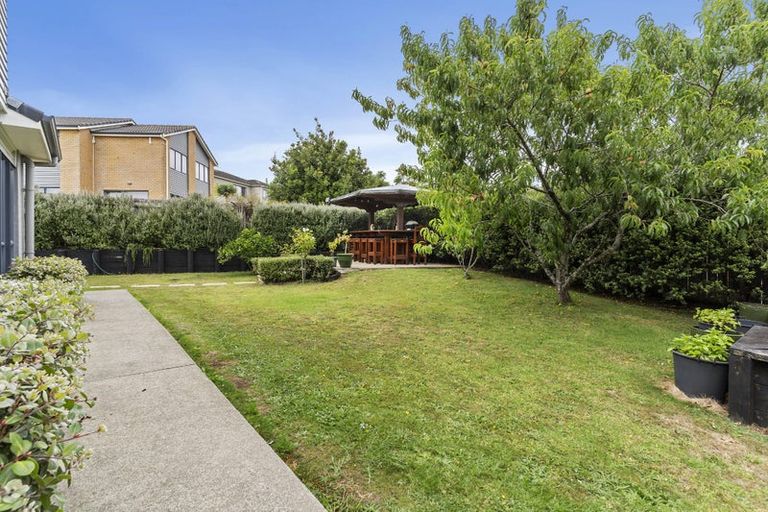Photo of property in 28 Ina Ville Drive, Pukekohe, 2120