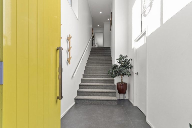 Photo of property in 17 Redwood Crescent, Hurdon, New Plymouth, 4310