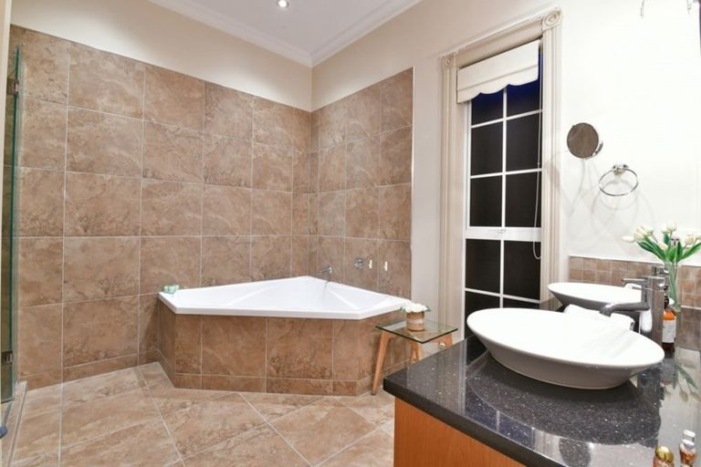 Photo of property in 5 Grovenor Drive, Orewa, 0931