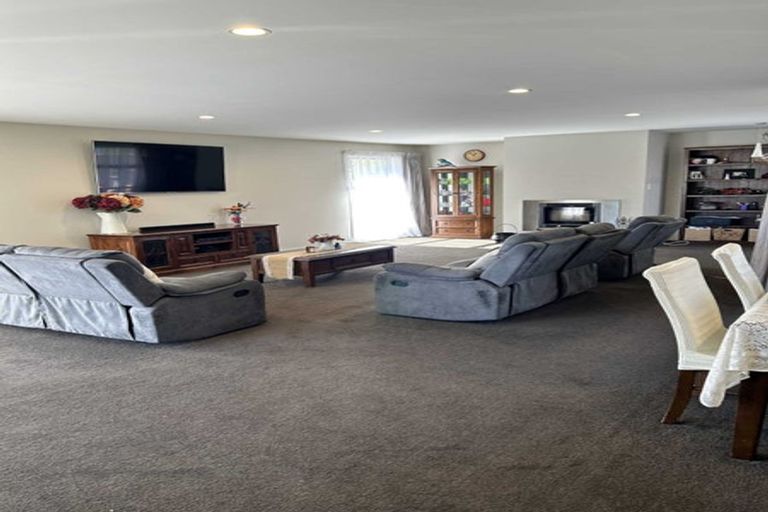 Photo of property in 194 Burwood Road, Burwood, Christchurch, 8083