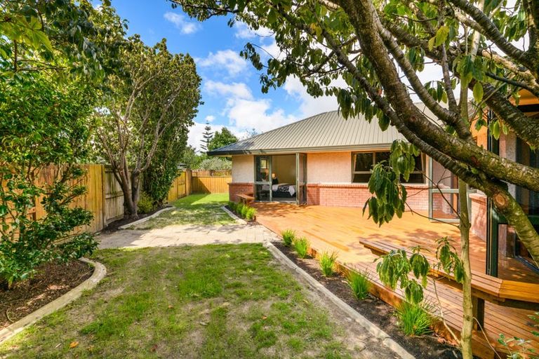 Photo of property in 16 Rothesay Place, Highbury, Palmerston North, 4412