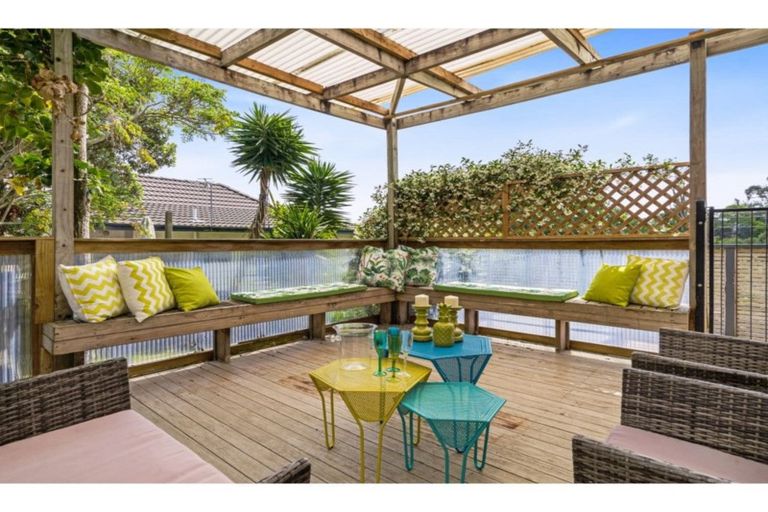 Photo of property in 12 Landsdale Place, Massey, Auckland, 0614