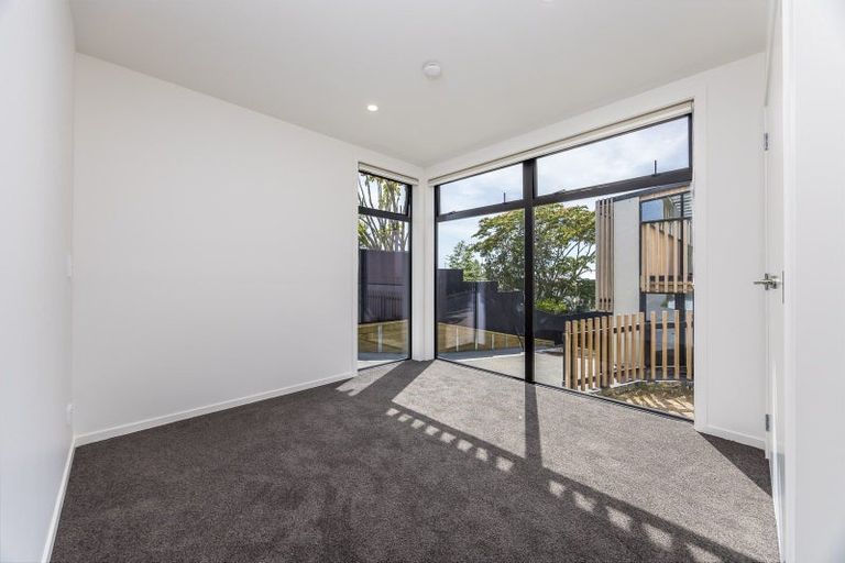 Photo of property in 771b East Coast Road, Northcross, Auckland, 0630